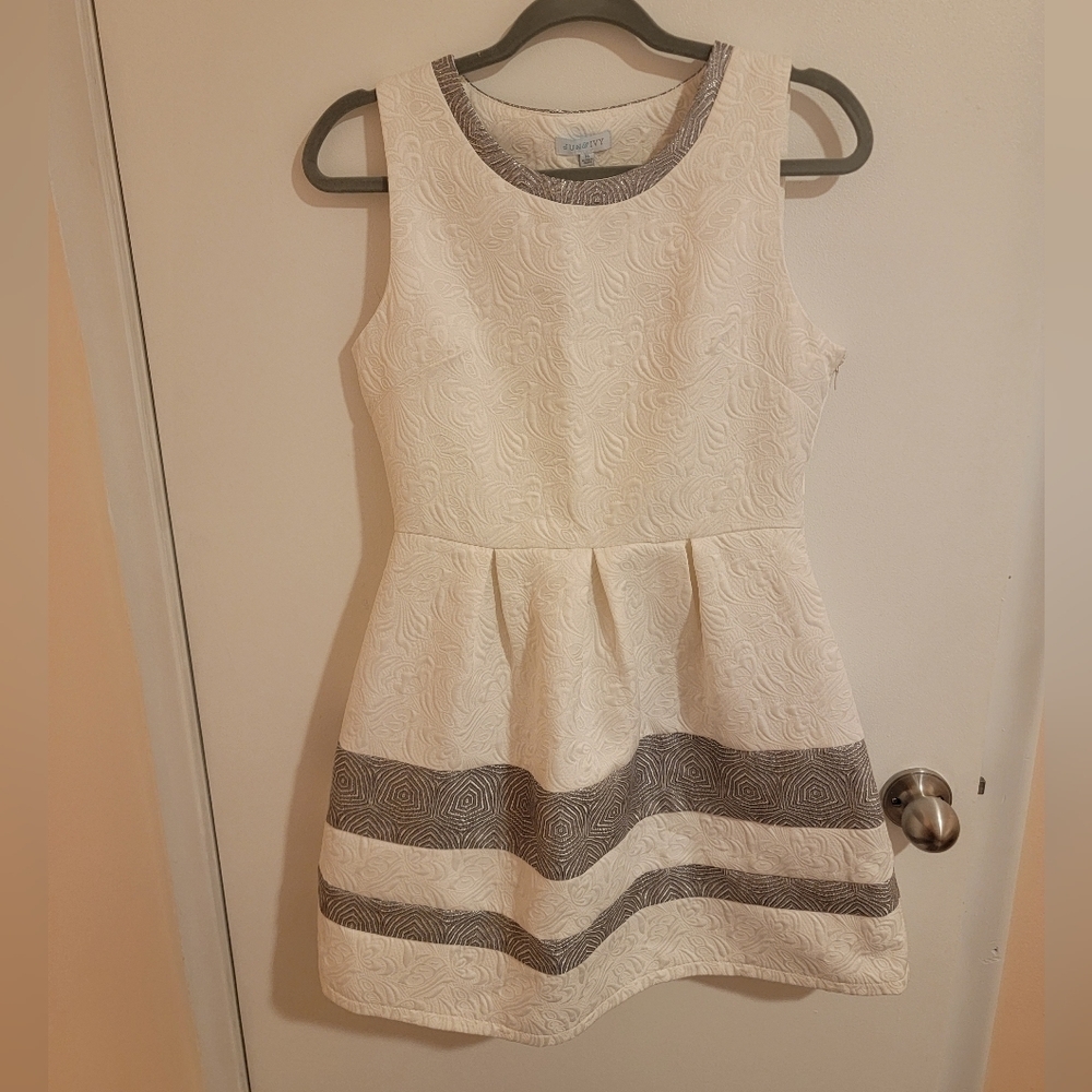 Jun&Ivy Dress Juniors Medium Fit and Flare Flowergirl Dress Easter Communion NWT